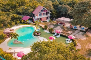 COVEÑITAS Cabaña PALMAS, amplia y tranquila con Piscina tipo PLAYA, Máximo 32 Personas
